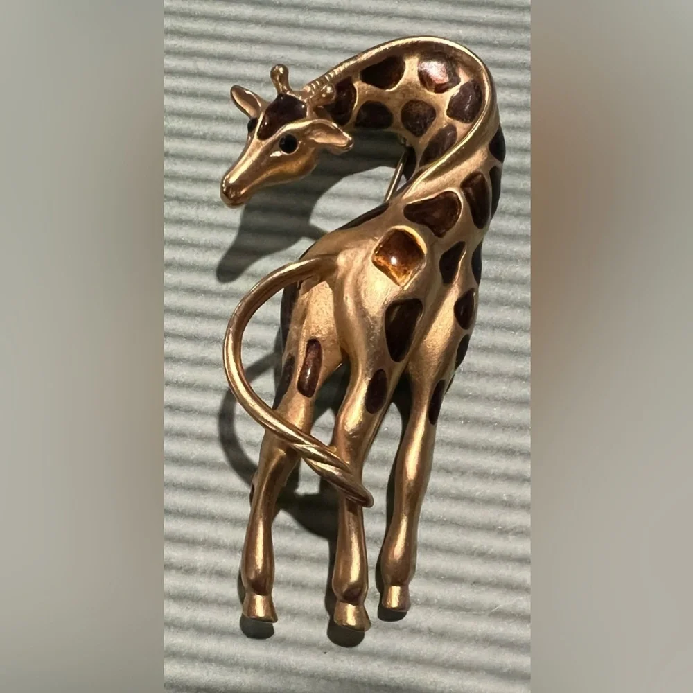Vtg FERNANDO ORIGINALS Signed FO Gold Tone 3D Enamel GIRAFFE Brooch  80s Retro